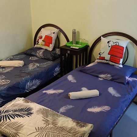 Snoopy Homestay Two Bedroom Бату-Пахат Екстер'єр фото