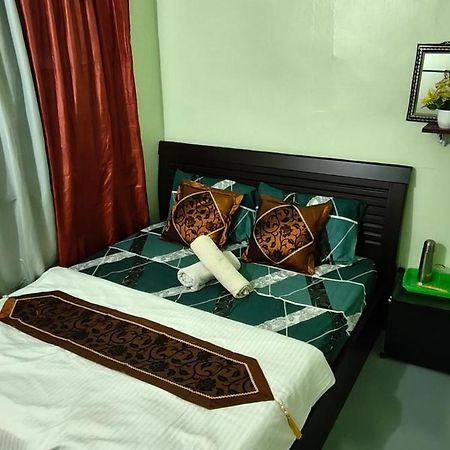 Snoopy Homestay Two Bedroom Бату-Пахат Екстер'єр фото