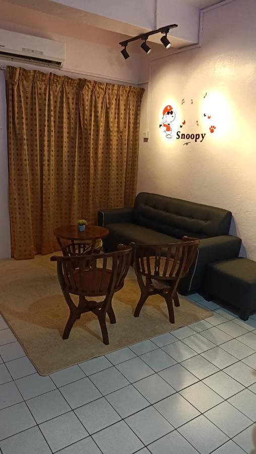 Snoopy Homestay Two Bedroom Бату-Пахат Екстер'єр фото