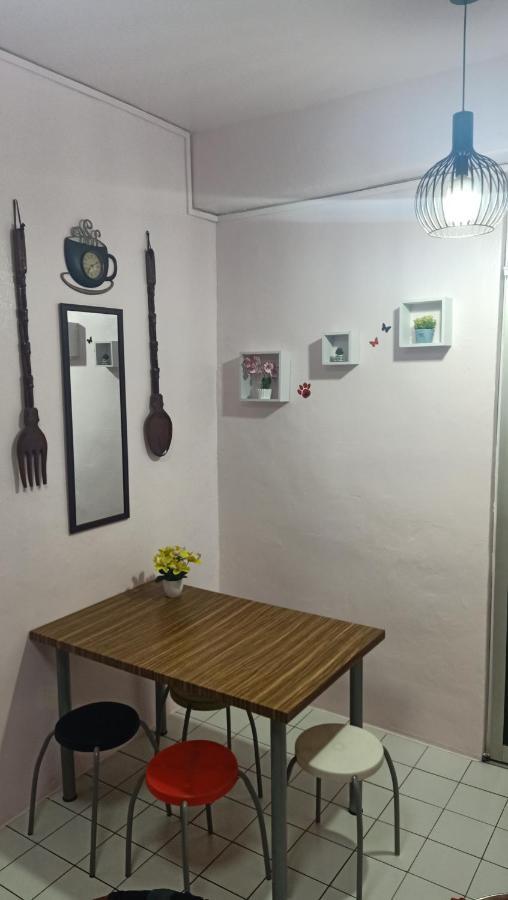 Snoopy Homestay Two Bedroom Бату-Пахат Екстер'єр фото