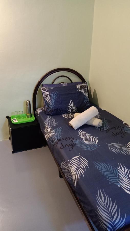 Snoopy Homestay Two Bedroom Бату-Пахат Екстер'єр фото