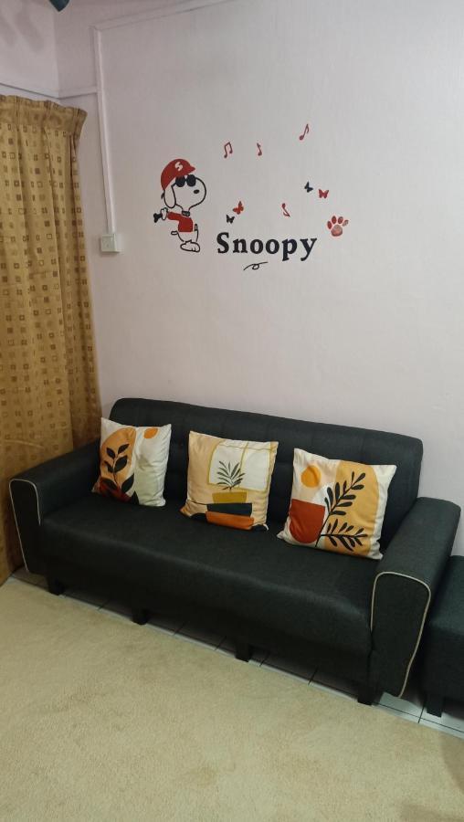 Snoopy Homestay Two Bedroom Бату-Пахат Екстер'єр фото