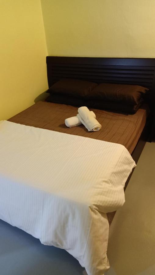 Snoopy Homestay Two Bedroom Бату-Пахат Екстер'єр фото