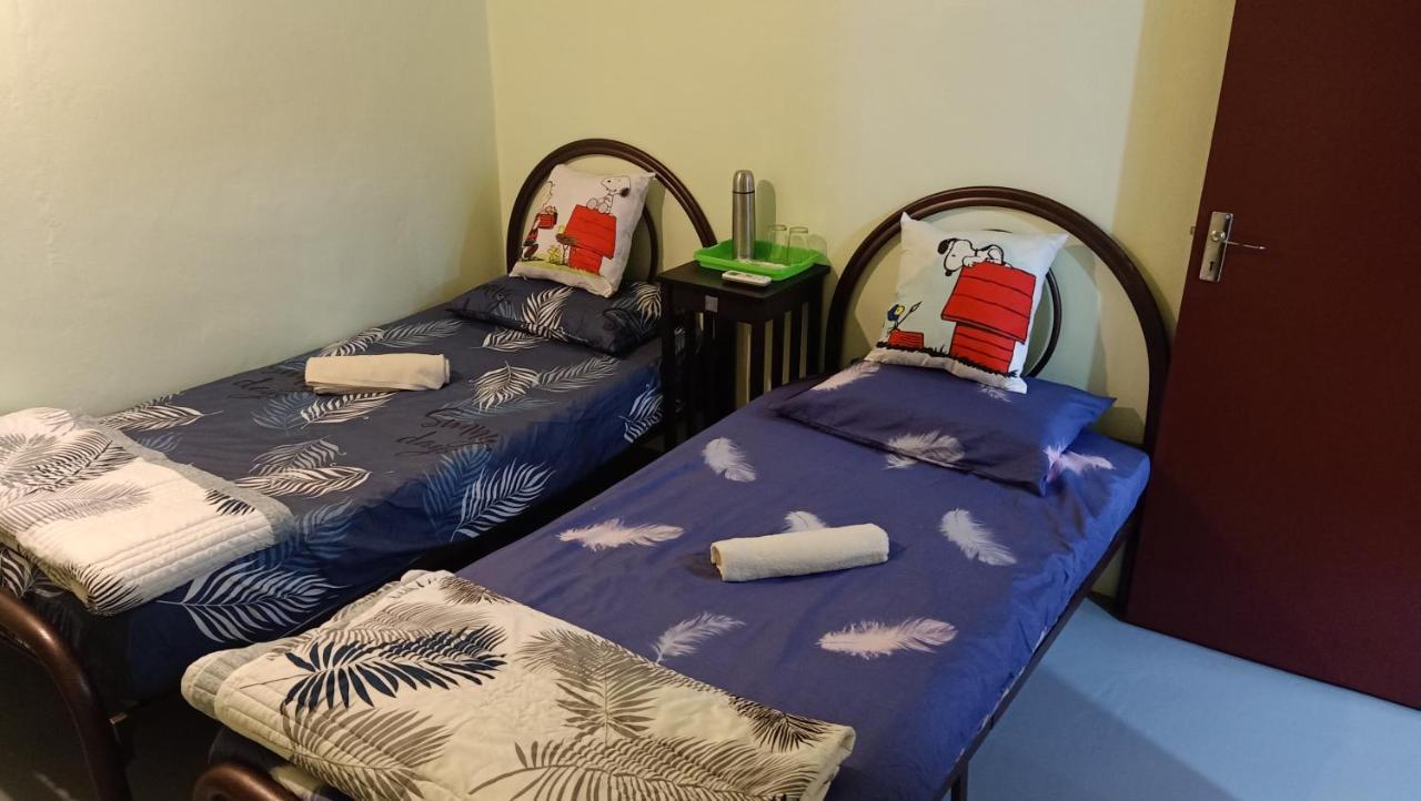 Snoopy Homestay Two Bedroom Бату-Пахат Екстер'єр фото