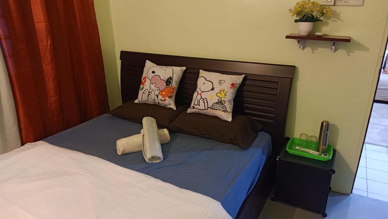 Snoopy Homestay Two Bedroom Бату-Пахат Екстер'єр фото
